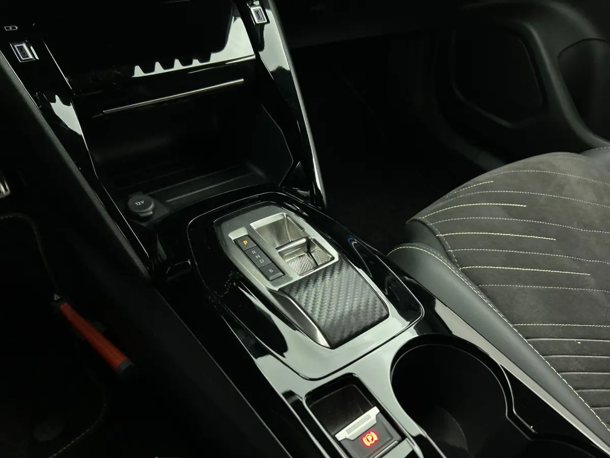 EV 54 kWh 156pk GT Automaat | 3 Fase | Navigatie | Camera | Leder/Alcantara | Stoel elektrisch+verwarmd+massage | Full Led koplampen | Parkeersensoren v+a | Keyless | Adaptieve Cruise Contro