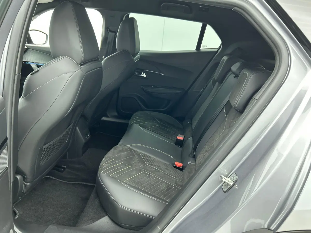 EV 54 kWh 156pk GT Automaat | 3 Fase | Navigatie | Camera | Leder/Alcantara | Stoel elektrisch+verwarmd+massage | Full Led koplampen | Parkeersensoren v+a | Keyless | Adaptieve Cruise Contro
