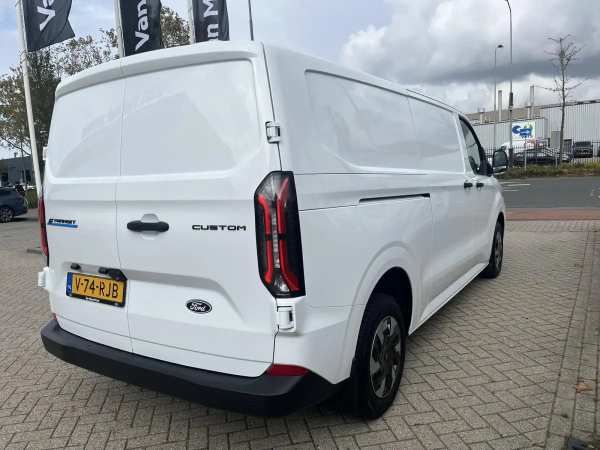 Cust. 340 L2H1 Limited 71 kWh | Stoelverwarming | All Season Banden | Cruise Control | Klimaat Controle | Achteruitrijd Camera |