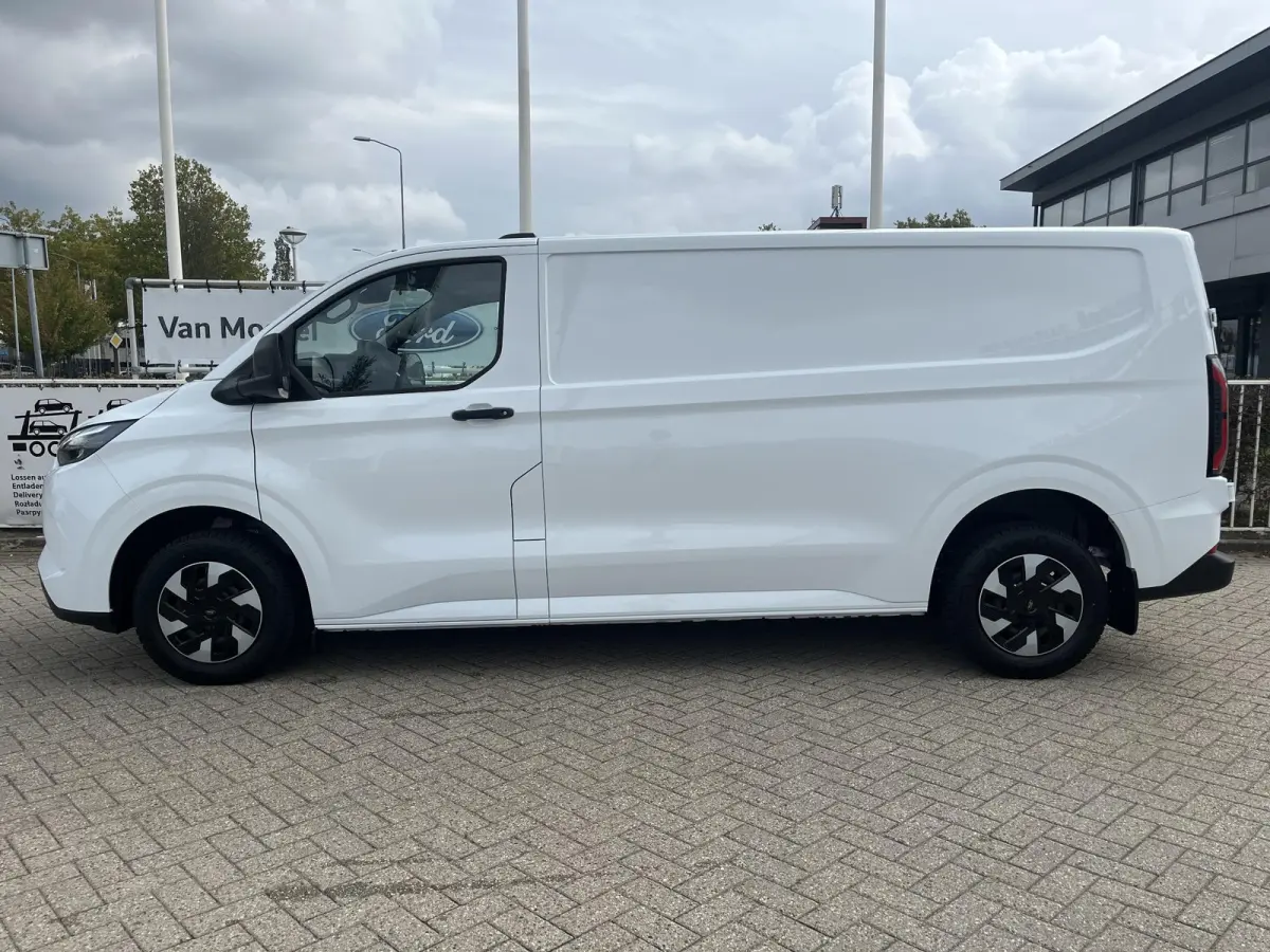 Cust. 340 L2H1 Limited 71 kWh | Stoelverwarming | All Season Banden | Cruise Control | Klimaat Controle | Achteruitrijd Camera |