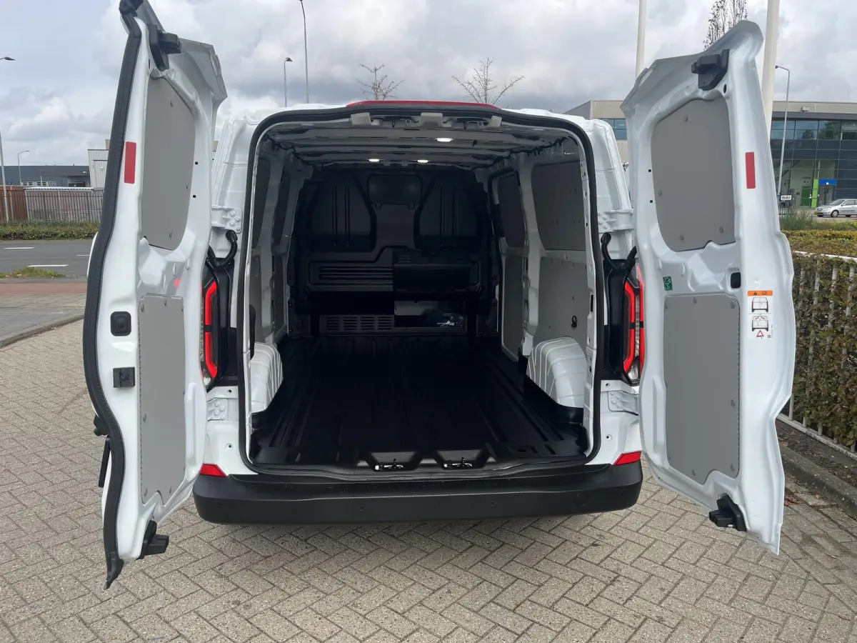 Cust. 340 L2H1 Limited 71 kWh | Stoelverwarming | All Season Banden | Cruise Control | Klimaat Controle | Achteruitrijd Camera |