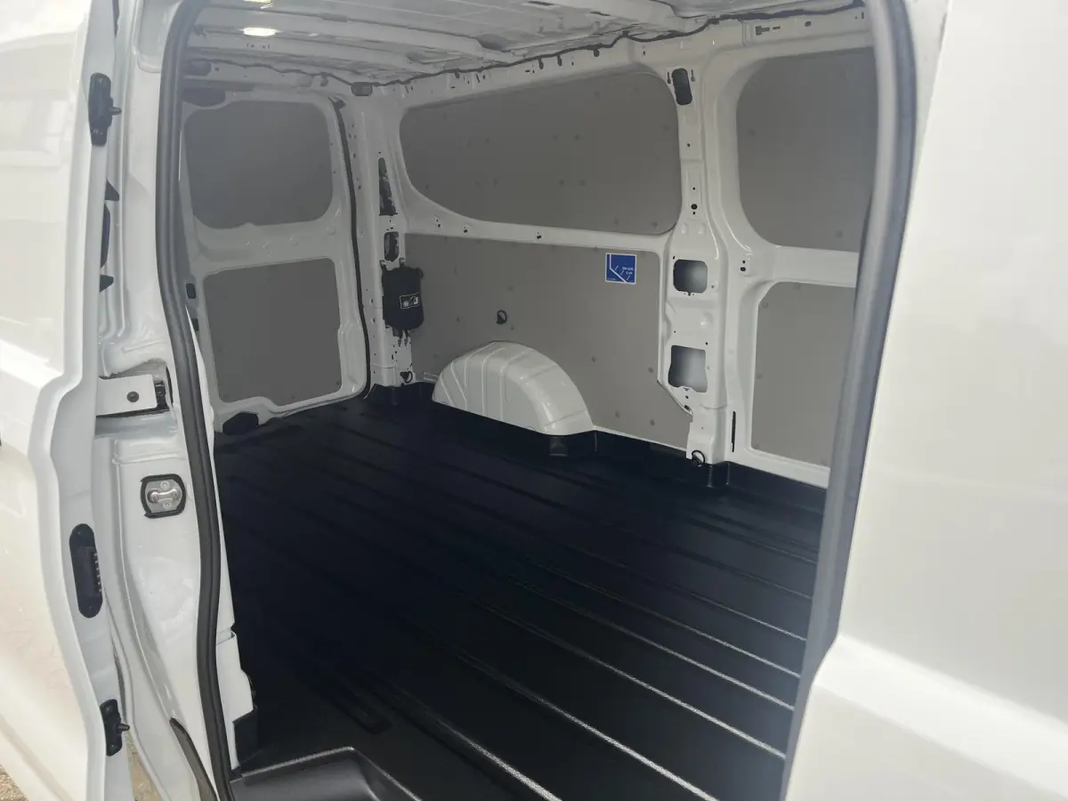Cust. 340 L2H1 Limited 71 kWh | Stoelverwarming | All Season Banden | Cruise Control | Klimaat Controle | Achteruitrijd Camera |