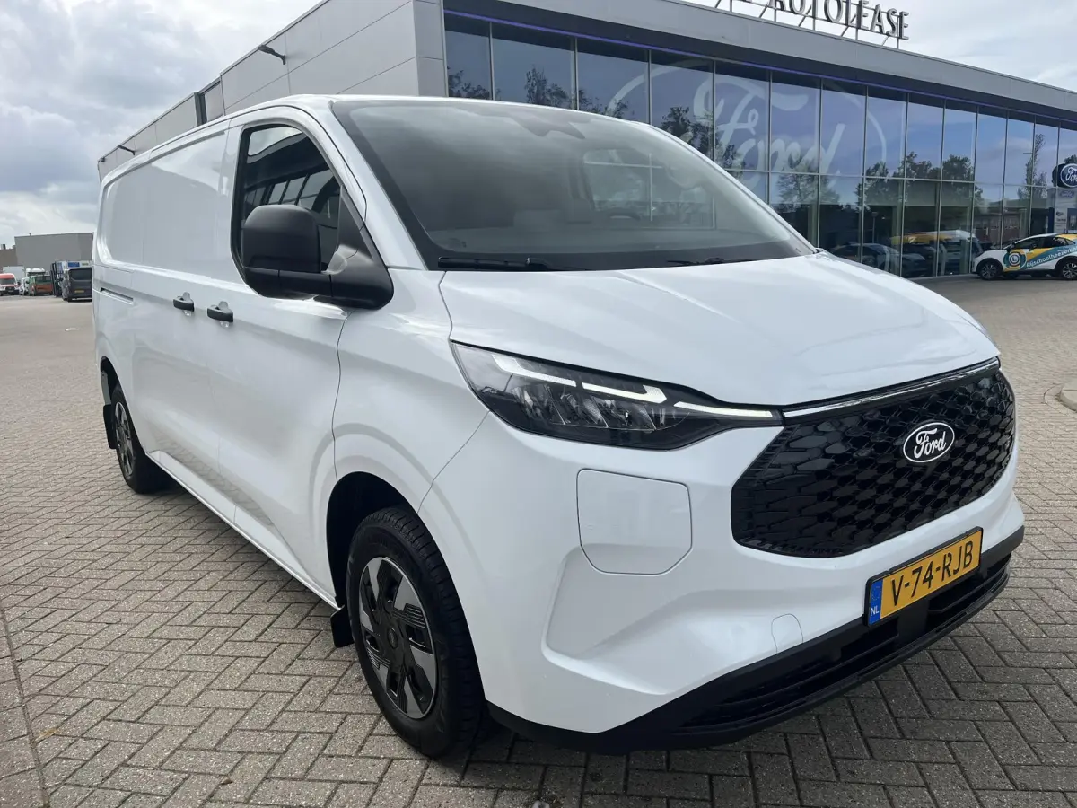 Cust. 340 L2H1 Limited 71 kWh | Stoelverwarming | All Season Banden | Cruise Control | Klimaat Controle | Achteruitrijd Camera |