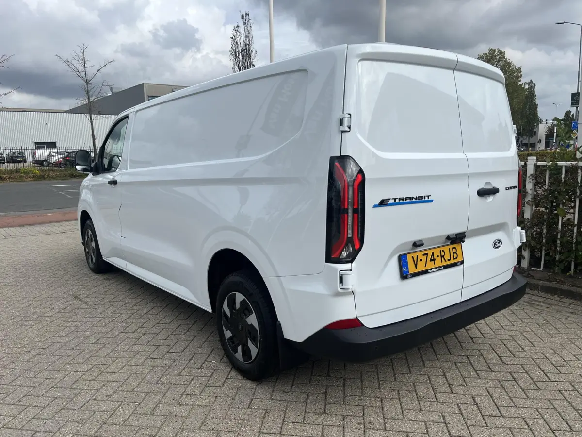 Cust. 340 L2H1 Limited 71 kWh | Stoelverwarming | All Season Banden | Cruise Control | Klimaat Controle | Achteruitrijd Camera |
