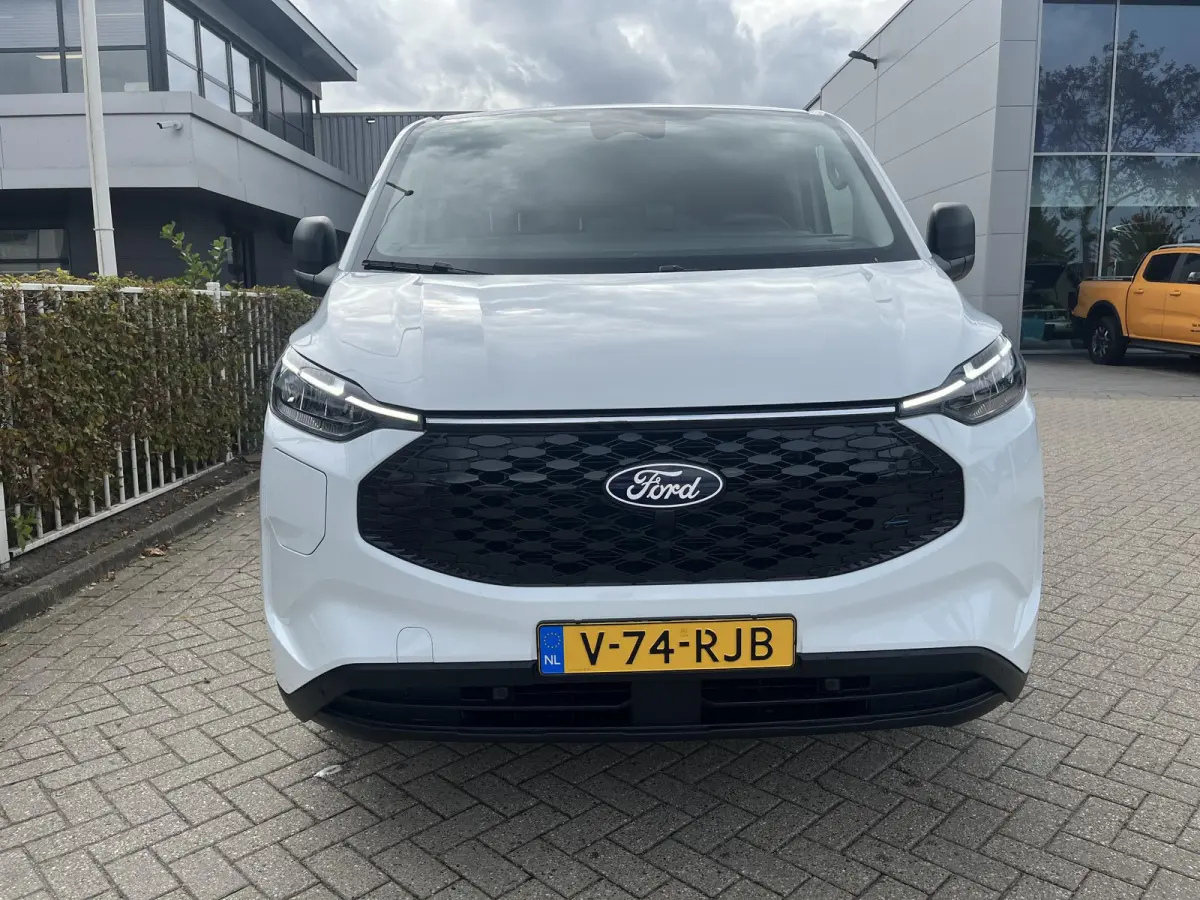 Cust. 340 L2H1 Limited 71 kWh | Stoelverwarming | All Season Banden | Cruise Control | Klimaat Controle | Achteruitrijd Camera |