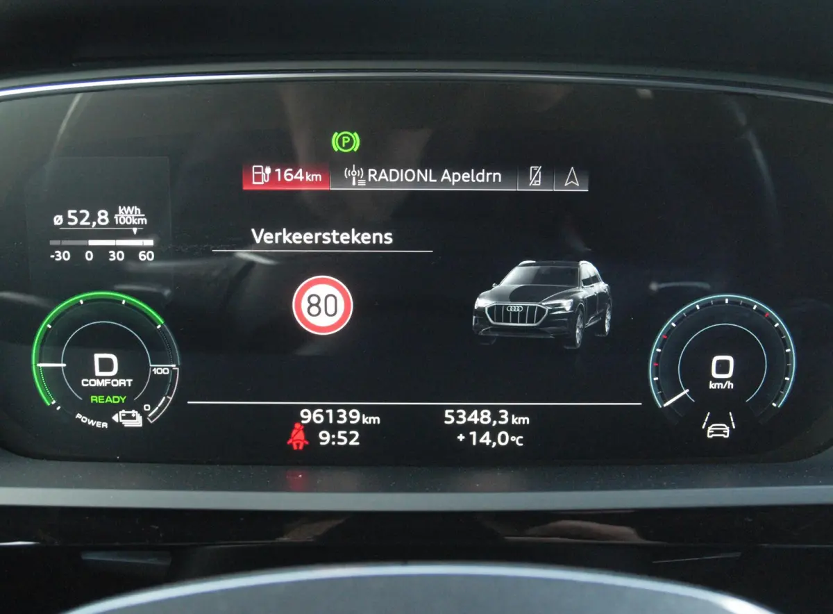 55 quattro Advanced edition Plus 95 kWh | SOH 93% | Black Optic Pakket | Maxton Spoiler | Camera | Sfeerverlichting | NL-Auto |