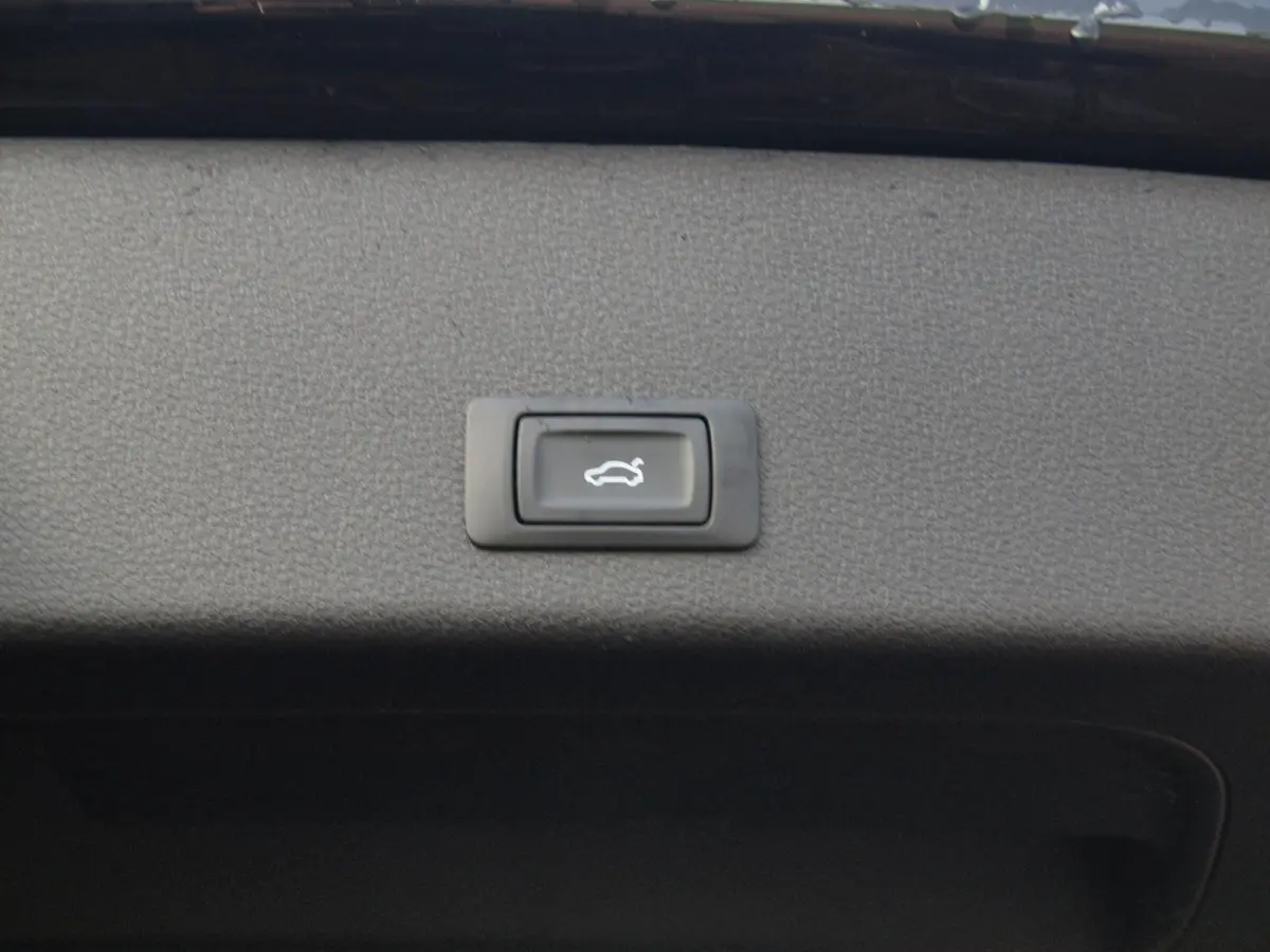 55 quattro Advanced edition Plus 95 kWh | SOH 93% | Black Optic Pakket | Maxton Spoiler | Camera | Sfeerverlichting | NL-Auto |