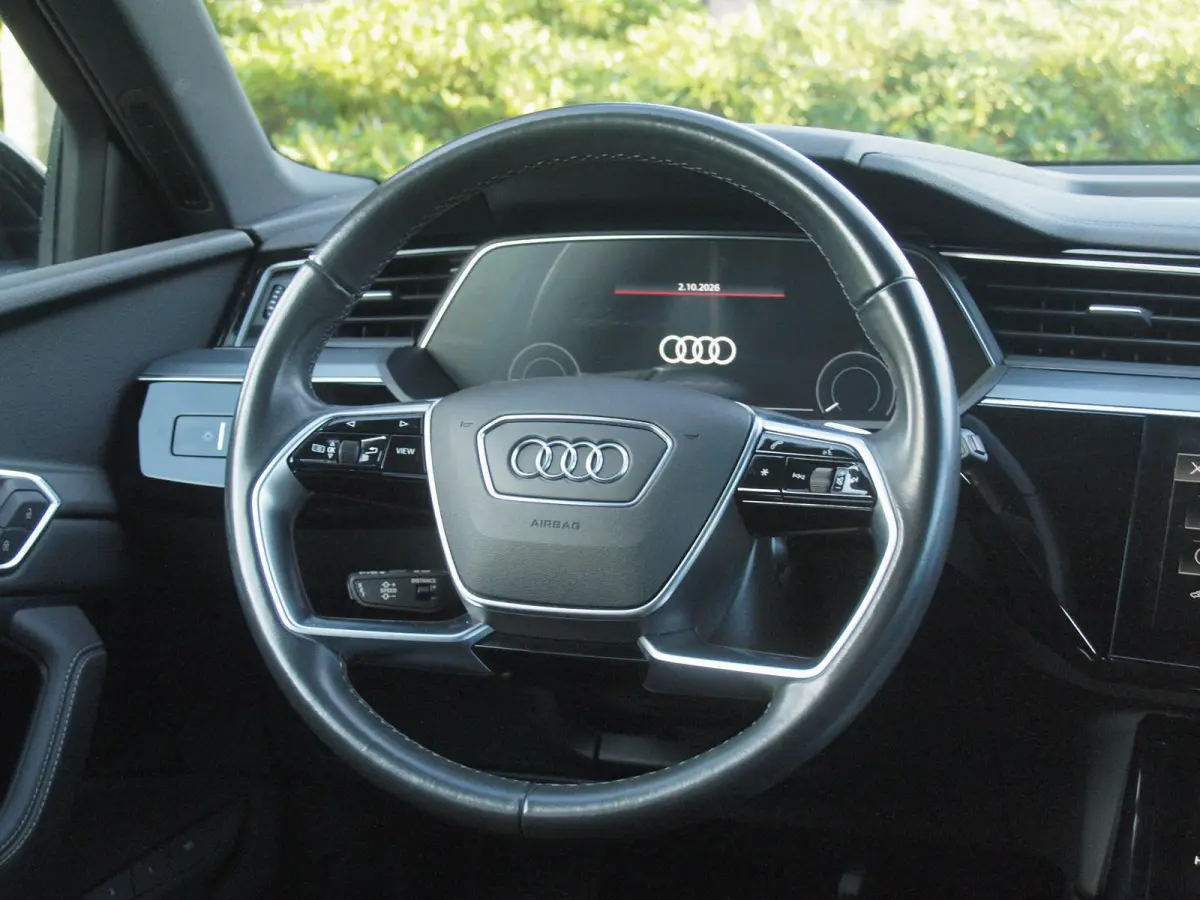 55 quattro Advanced edition Plus 95 kWh | SOH 93% | Black Optic Pakket | Maxton Spoiler | Camera | Sfeerverlichting | NL-Auto |