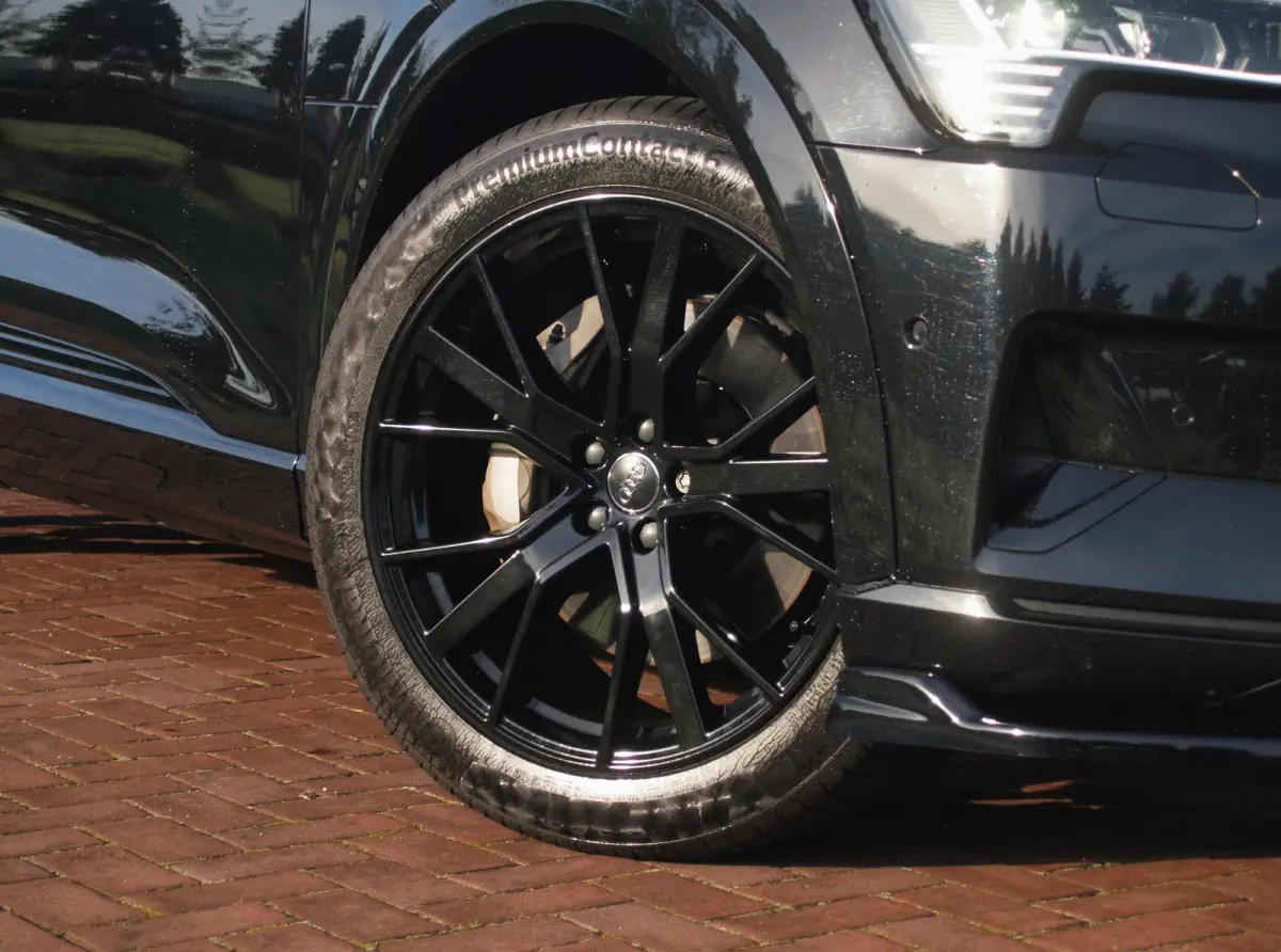 55 quattro Advanced edition Plus 95 kWh | SOH 93% | Black Optic Pakket | Maxton Spoiler | Camera | Sfeerverlichting | NL-Auto |