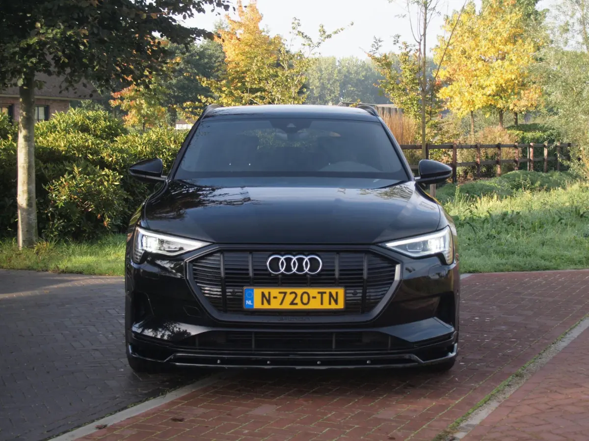 55 quattro Advanced edition Plus 95 kWh | SOH 93% | Black Optic Pakket | Maxton Spoiler | Camera | Sfeerverlichting | NL-Auto |