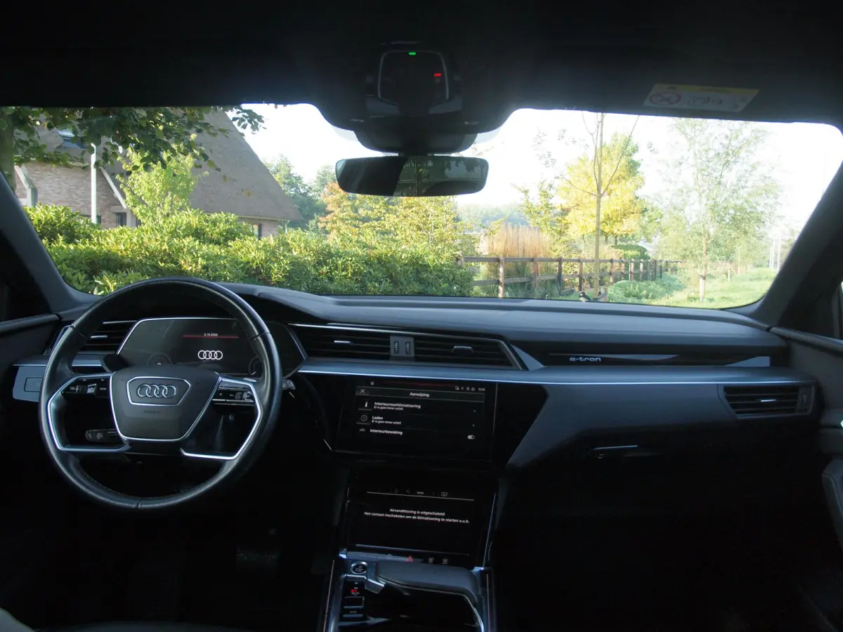 55 quattro Advanced edition Plus 95 kWh | SOH 93% | Black Optic Pakket | Maxton Spoiler | Camera | Sfeerverlichting | NL-Auto |
