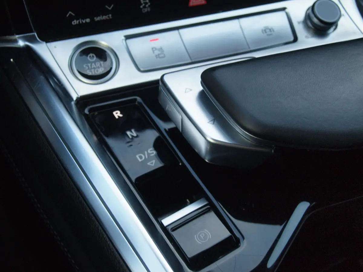 55 quattro Advanced edition Plus 95 kWh | SOH 93% | Black Optic Pakket | Maxton Spoiler | Camera | Sfeerverlichting | NL-Auto |