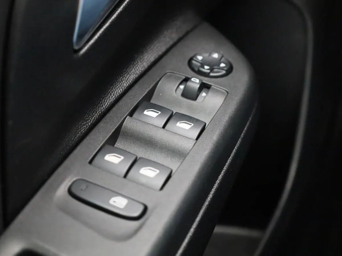 BEV 50kWh YES | PDC V+A | Stoel&Stuur Verwarming | Apple Carplay&Android Auto | 136PK | Cruise Control