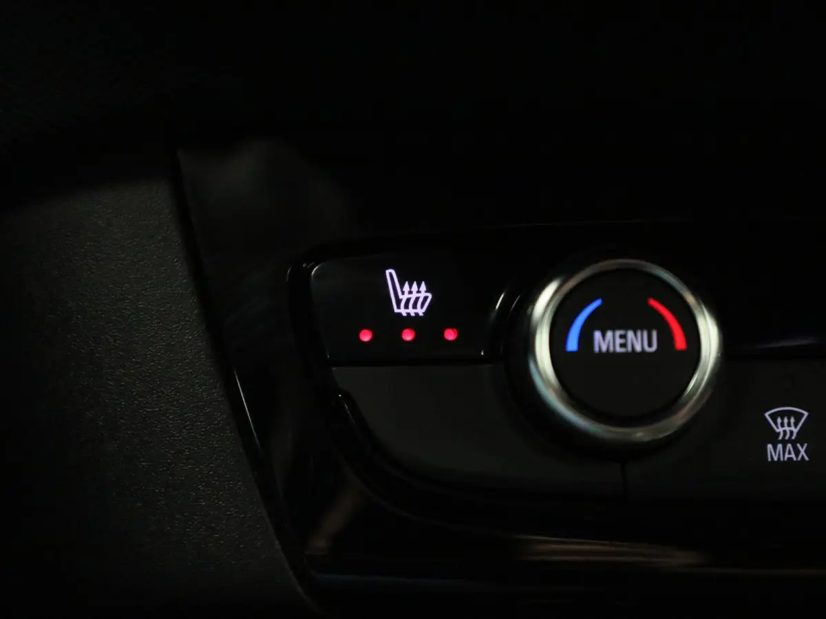 BEV 50kWh YES | PDC V+A | Stoel&Stuur Verwarming | Apple Carplay&Android Auto | 136PK | Cruise Control