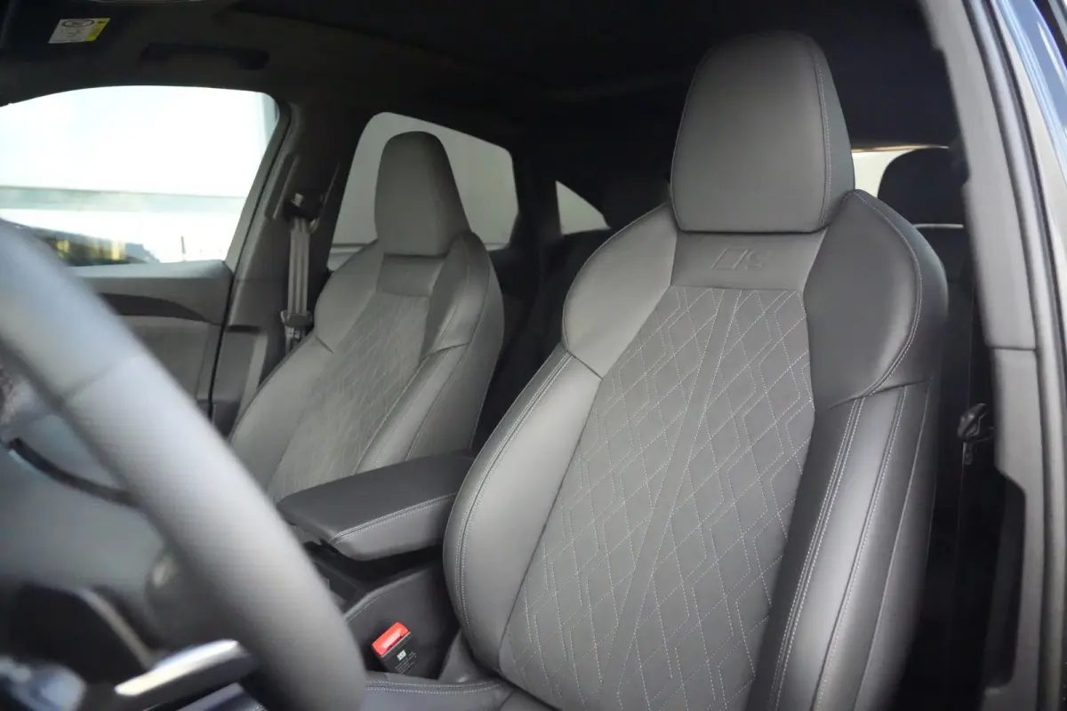 2.0 TFSI e-hybrid quattro S edition Sportback | 299PK | Pano | 360° | 21" | Keyless | S Line | Tech Plus | Audi Q5 Sportback S edition 299 PK Plug-in Hybrid met 2.0 viercilinder, panoramada