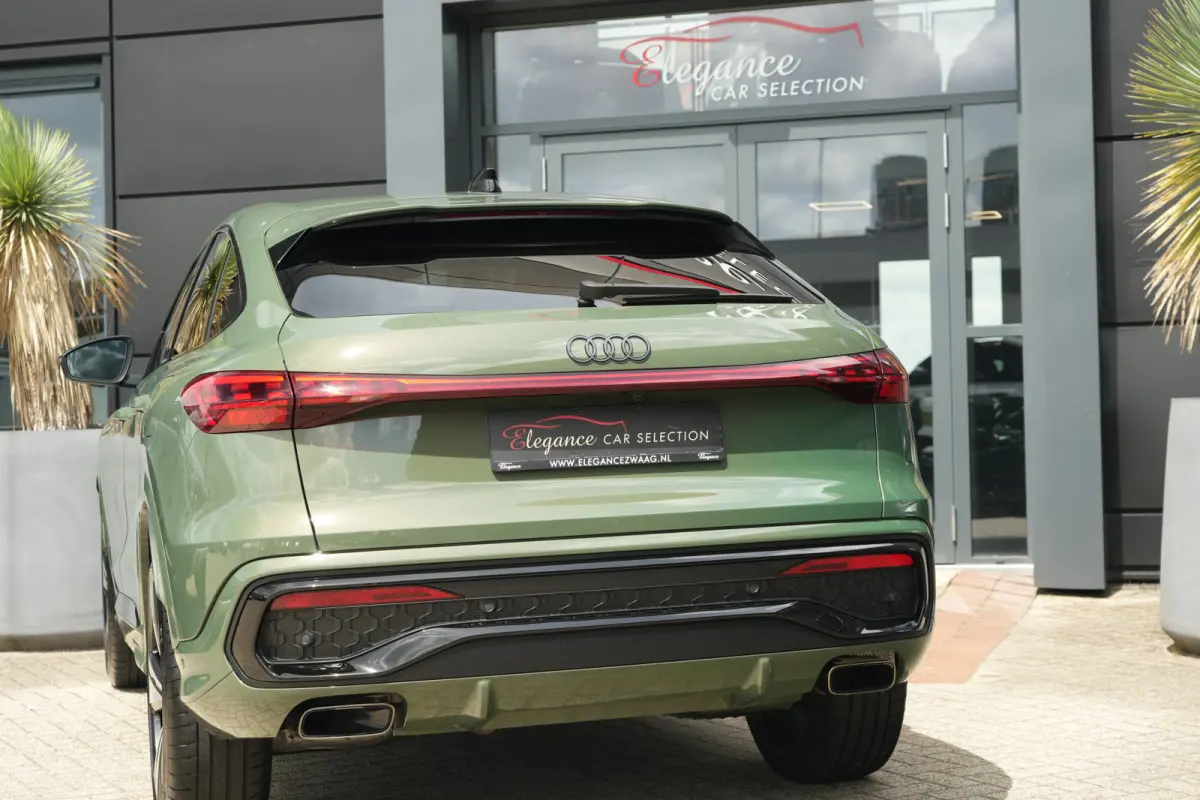 2.0 TFSI e-hybrid quattro S edition Sportback | 299PK | Pano | 360° | 21" | Keyless | S Line | Tech Plus | Audi Q5 Sportback S edition 299 PK Plug-in Hybrid met 2.0 viercilinder, panoramada