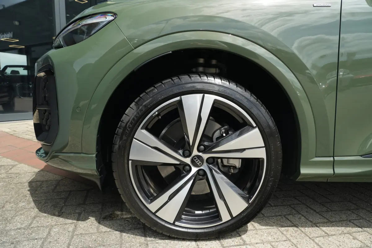 2.0 TFSI e-hybrid quattro S edition Sportback | 299PK | Pano | 360° | 21" | Keyless | S Line | Tech Plus | Audi Q5 Sportback S edition 299 PK Plug-in Hybrid met 2.0 viercilinder, panoramada