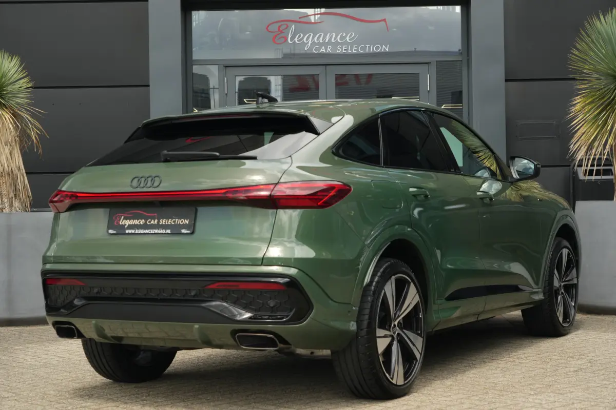 2.0 TFSI e-hybrid quattro S edition Sportback | 299PK | Pano | 360° | 21" | Keyless | S Line | Tech Plus | Audi Q5 Sportback S edition 299 PK Plug-in Hybrid met 2.0 viercilinder, panoramada