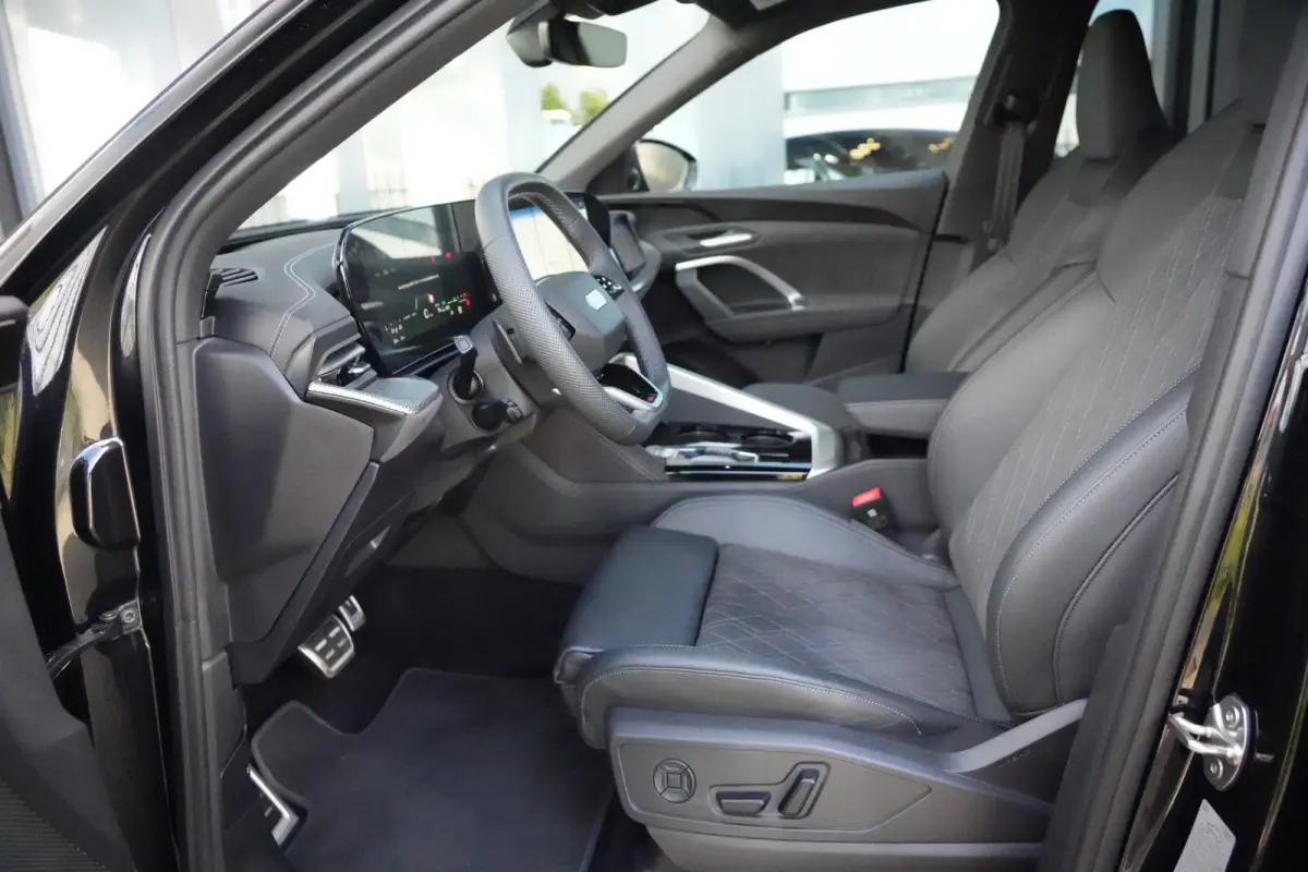 2.0 TFSI e-hybrid quattro S edition Sportback | 299PK | Pano | 360° | 21" | Keyless | S Line | Tech Plus | Audi Q5 Sportback S edition 299 PK Plug-in Hybrid met 2.0 viercilinder, panoramada