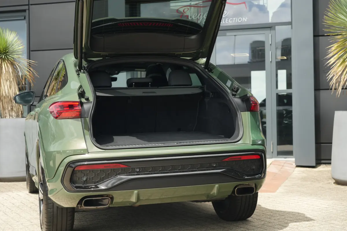 2.0 TFSI e-hybrid quattro S edition Sportback | 299PK | Pano | 360° | 21" | Keyless | S Line | Tech Plus | Audi Q5 Sportback S edition 299 PK Plug-in Hybrid met 2.0 viercilinder, panoramada