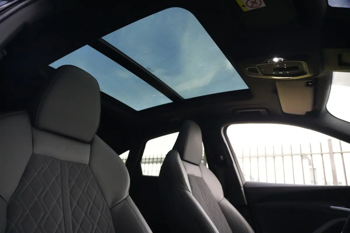 2.0 TFSI e-hybrid quattro S edition Sportback | 299PK | Pano | 360° | 21" | Keyless | S Line | Tech Plus | Audi Q5 Sportback S edition 299 PK Plug-in Hybrid met 2.0 viercilinder, panoramada