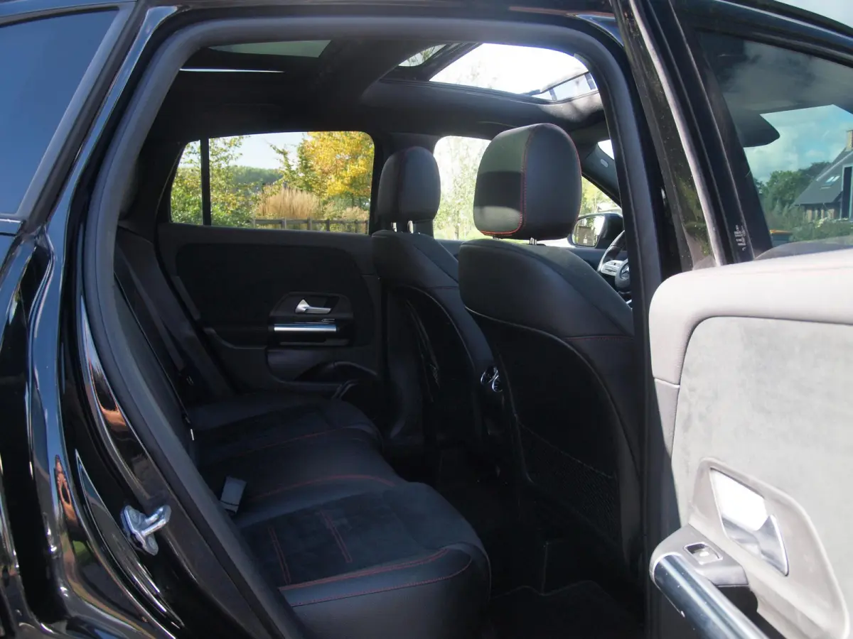 180 AMG Line | Panoramadak | Camera | Trekhaak | Sfeerverlichting | Apple Carplay | NL-Auto |