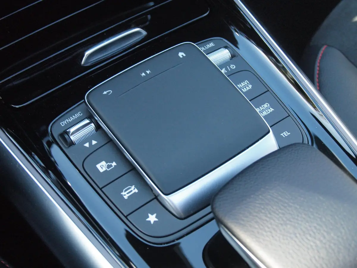 180 AMG Line | Panoramadak | Camera | Trekhaak | Sfeerverlichting | Apple Carplay | NL-Auto |