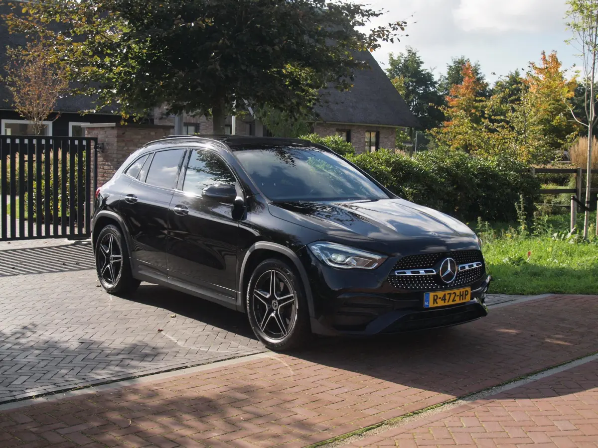180 AMG Line | Panoramadak | Camera | Trekhaak | Sfeerverlichting | Apple Carplay | NL-Auto |