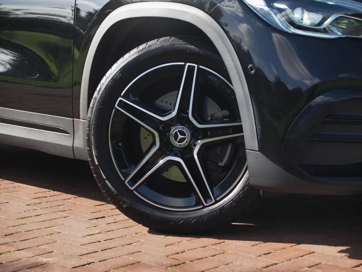 180 AMG Line | Panoramadak | Camera | Trekhaak | Sfeerverlichting | Apple Carplay | NL-Auto |