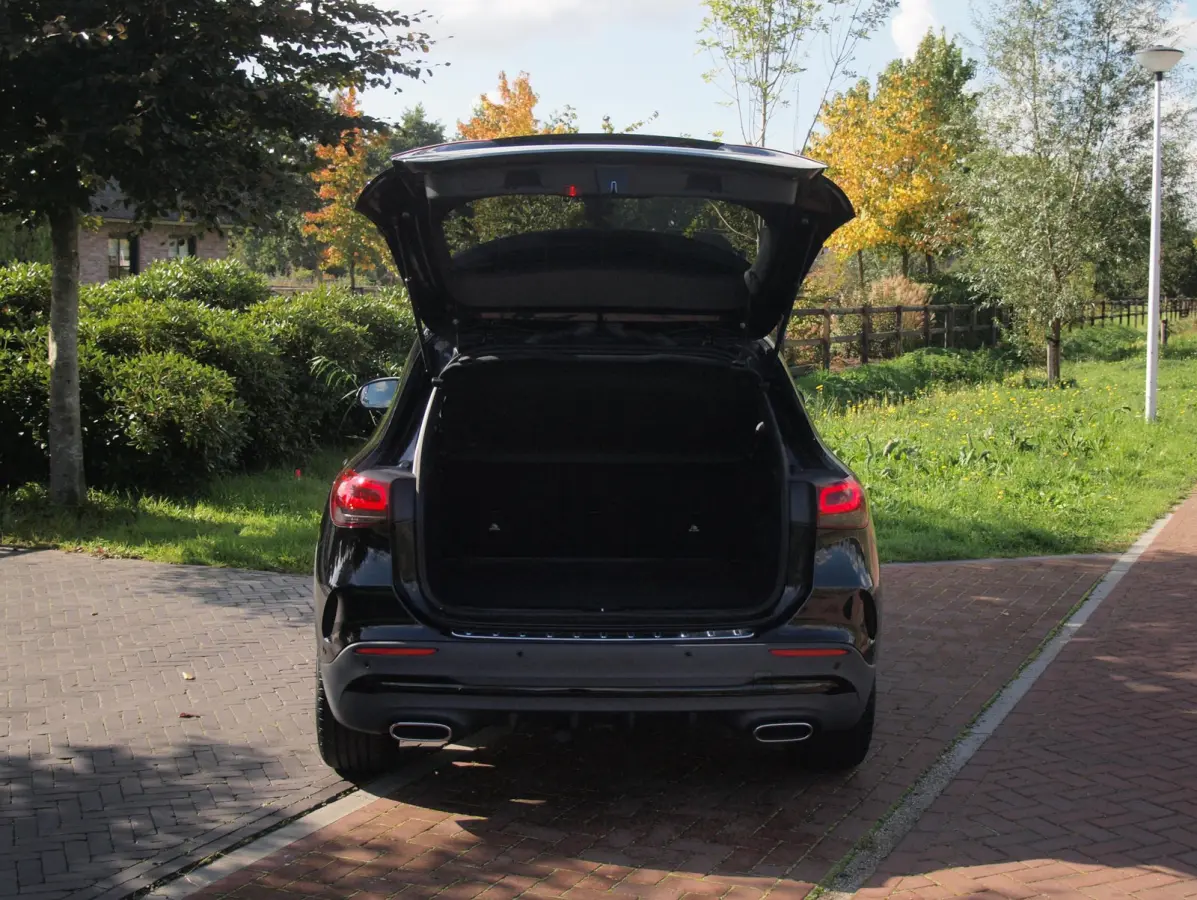 180 AMG Line | Panoramadak | Camera | Trekhaak | Sfeerverlichting | Apple Carplay | NL-Auto |