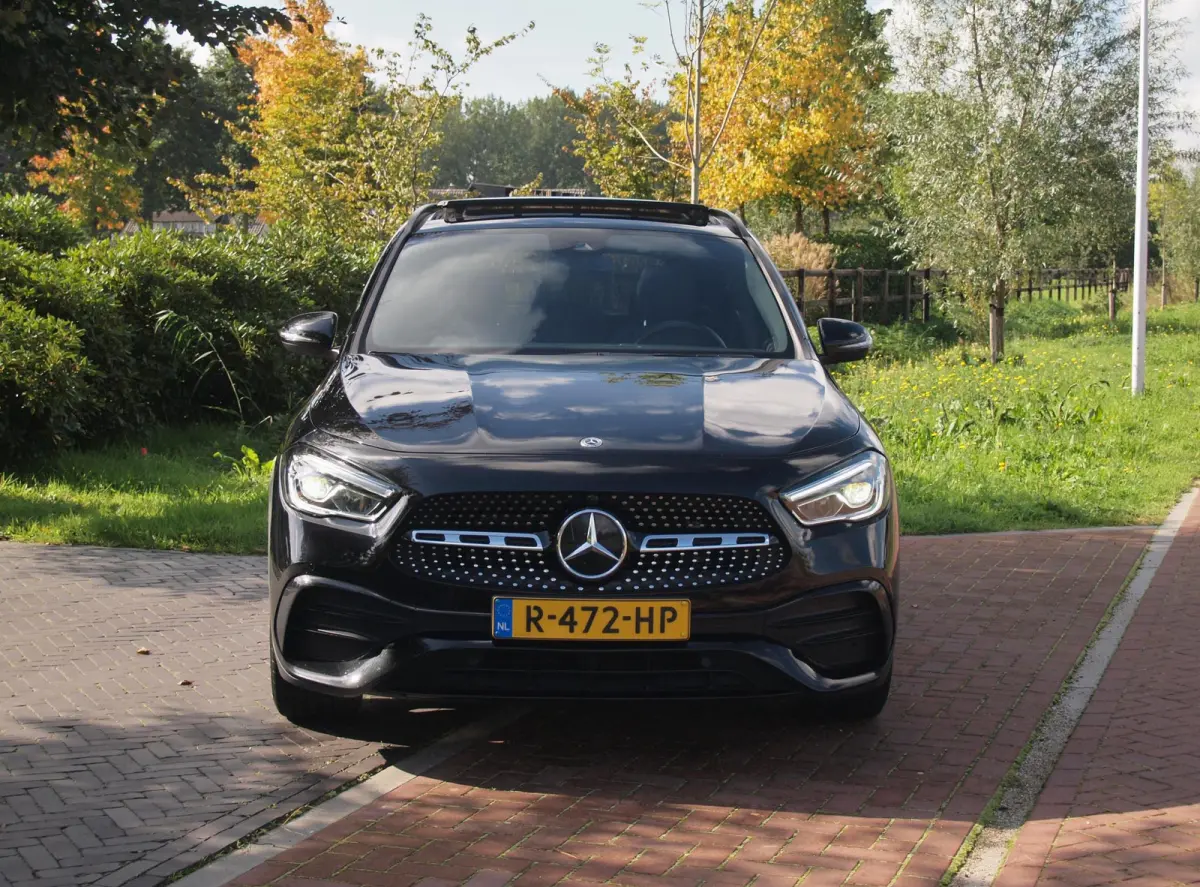 180 AMG Line | Panoramadak | Camera | Trekhaak | Sfeerverlichting | Apple Carplay | NL-Auto |