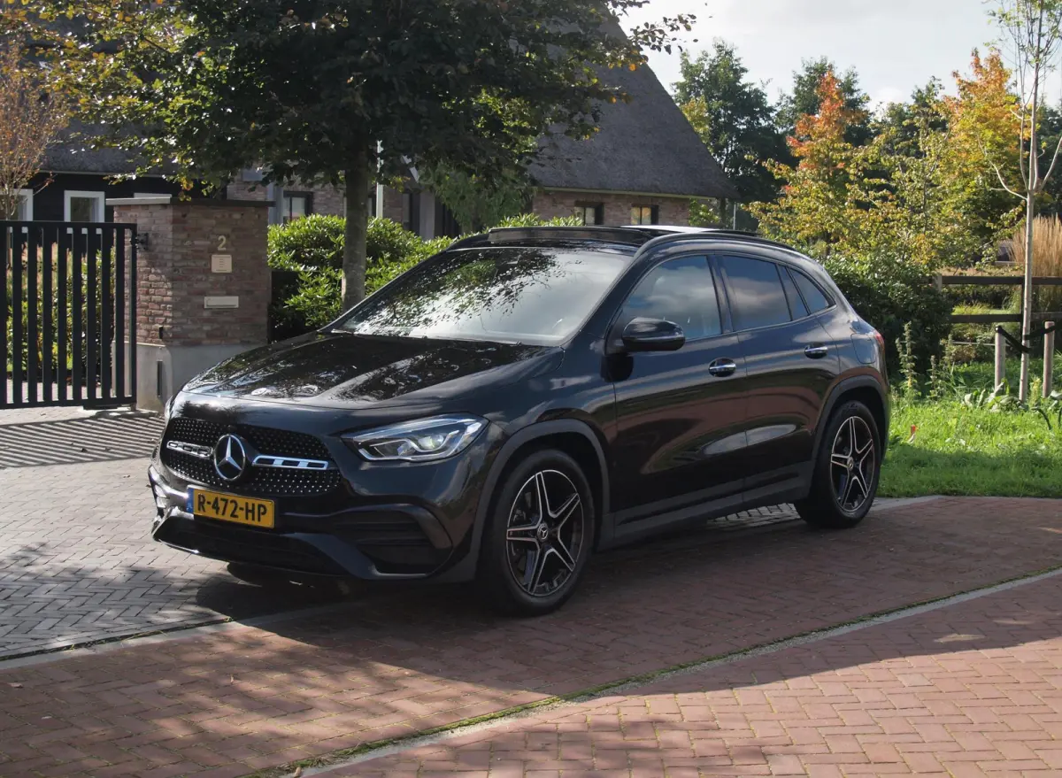 180 AMG Line | Panoramadak | Camera | Trekhaak | Sfeerverlichting | Apple Carplay | NL-Auto |