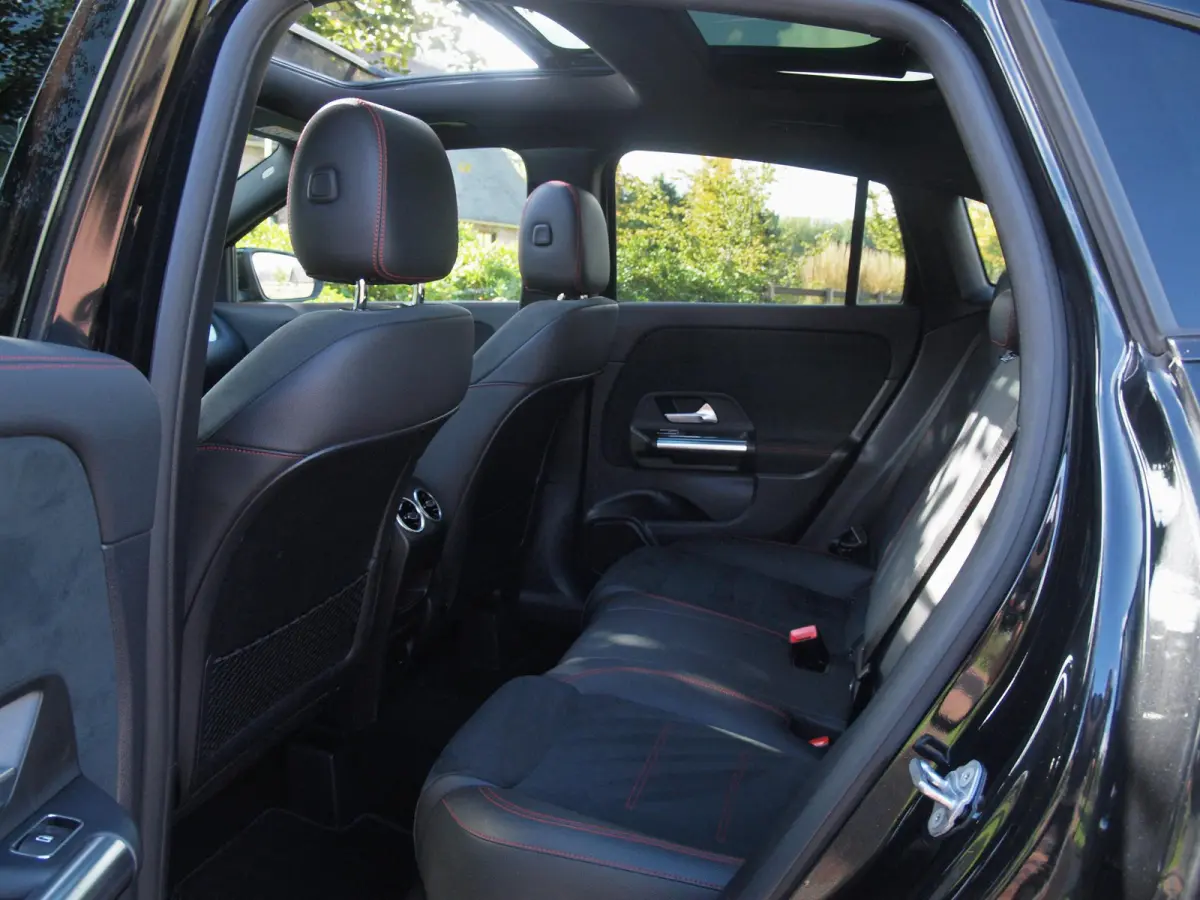 180 AMG Line | Panoramadak | Camera | Trekhaak | Sfeerverlichting | Apple Carplay | NL-Auto |