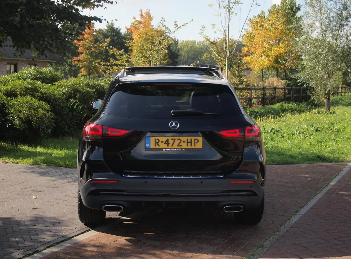 180 AMG Line | Panoramadak | Camera | Trekhaak | Sfeerverlichting | Apple Carplay | NL-Auto |