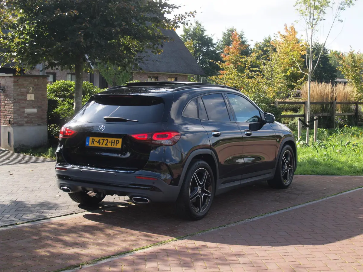 180 AMG Line | Panoramadak | Camera | Trekhaak | Sfeerverlichting | Apple Carplay | NL-Auto |