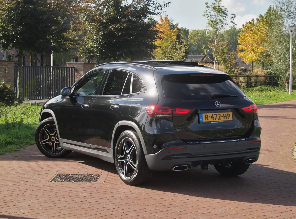 180 AMG Line | Panoramadak | Camera | Trekhaak | Sfeerverlichting | Apple Carplay | NL-Auto |