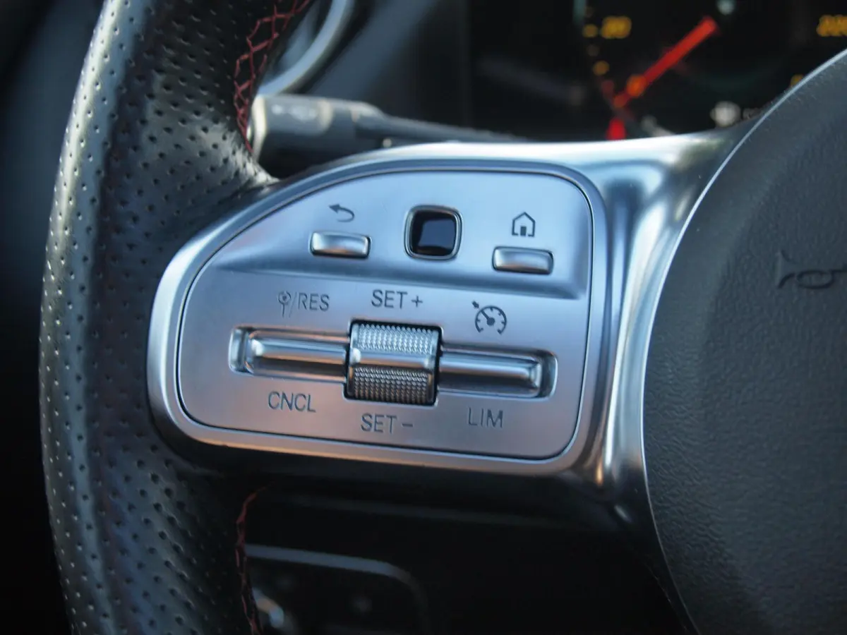 180 AMG Line | Panoramadak | Camera | Trekhaak | Sfeerverlichting | Apple Carplay | NL-Auto |