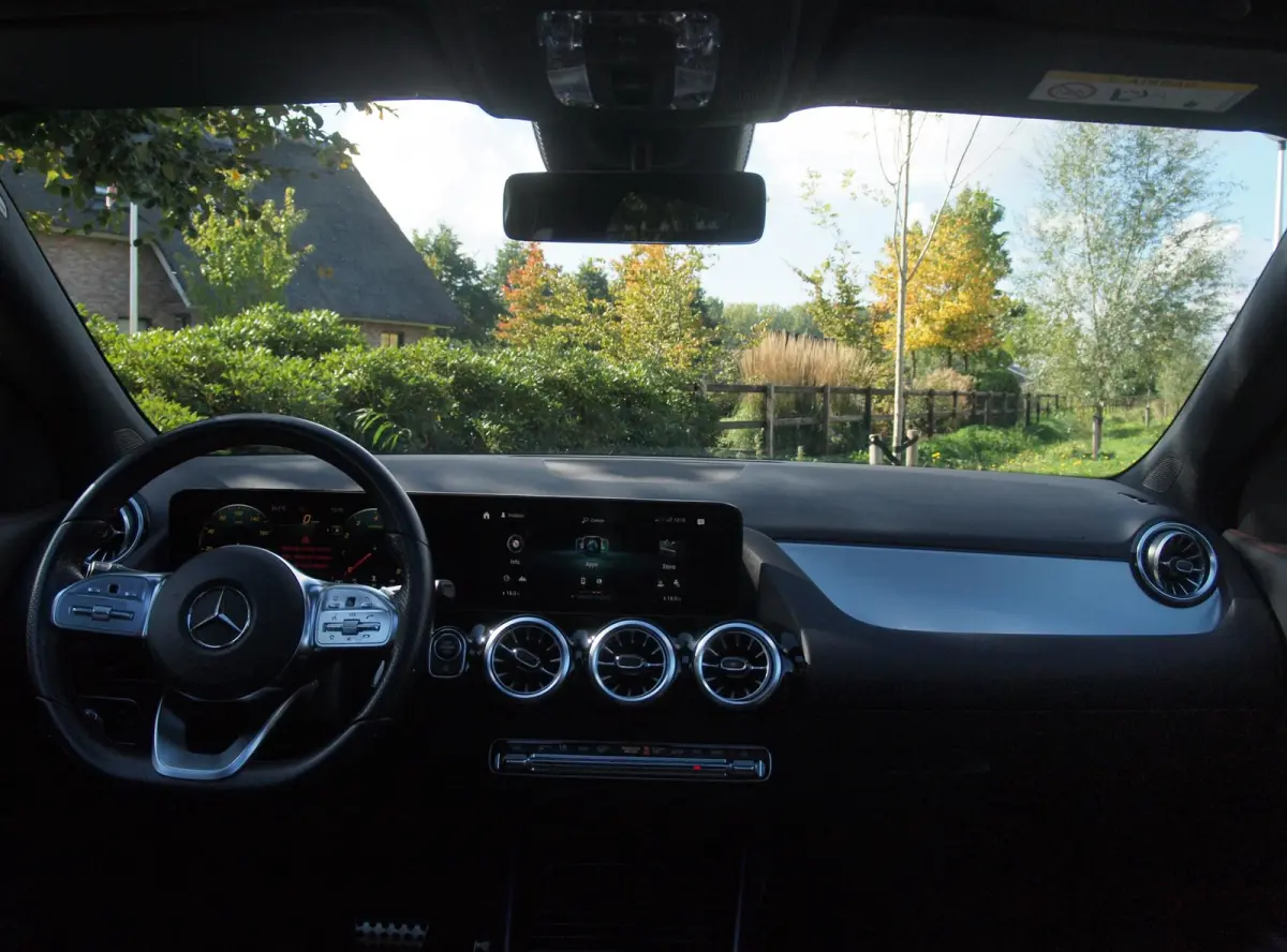 180 AMG Line | Panoramadak | Camera | Trekhaak | Sfeerverlichting | Apple Carplay | NL-Auto |