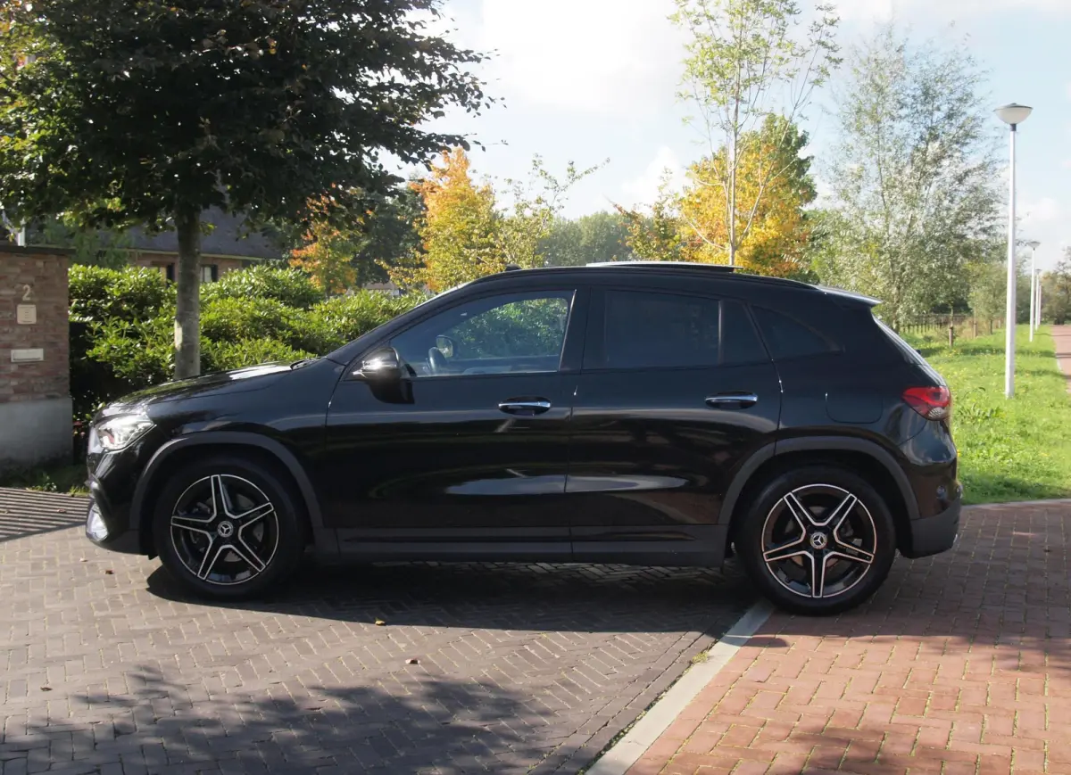 180 AMG Line | Panoramadak | Camera | Trekhaak | Sfeerverlichting | Apple Carplay | NL-Auto |