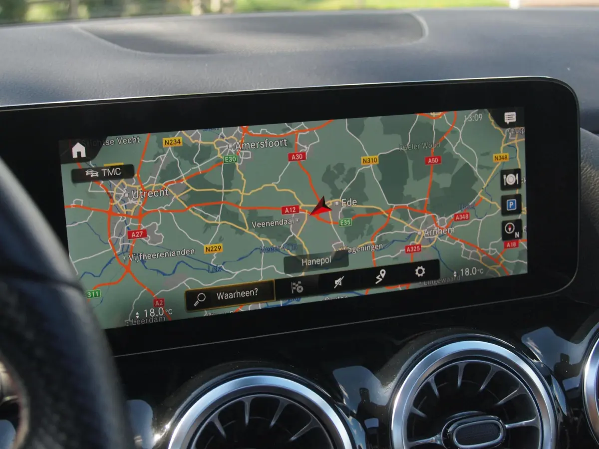 180 AMG Line | Panoramadak | Camera | Trekhaak | Sfeerverlichting | Apple Carplay | NL-Auto |