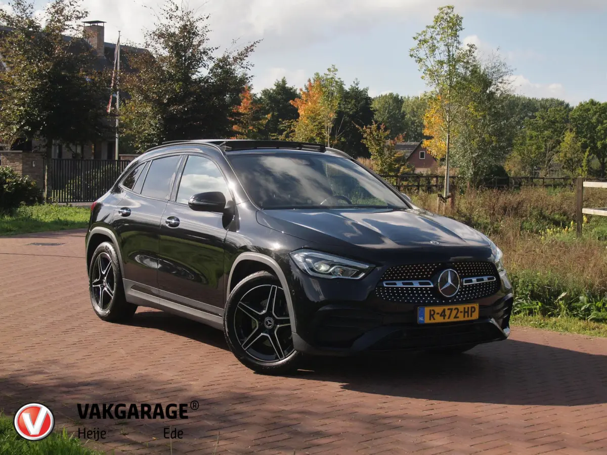 180 AMG Line | Panoramadak | Camera | Trekhaak | Sfeerverlichting | Apple Carplay | NL-Auto |