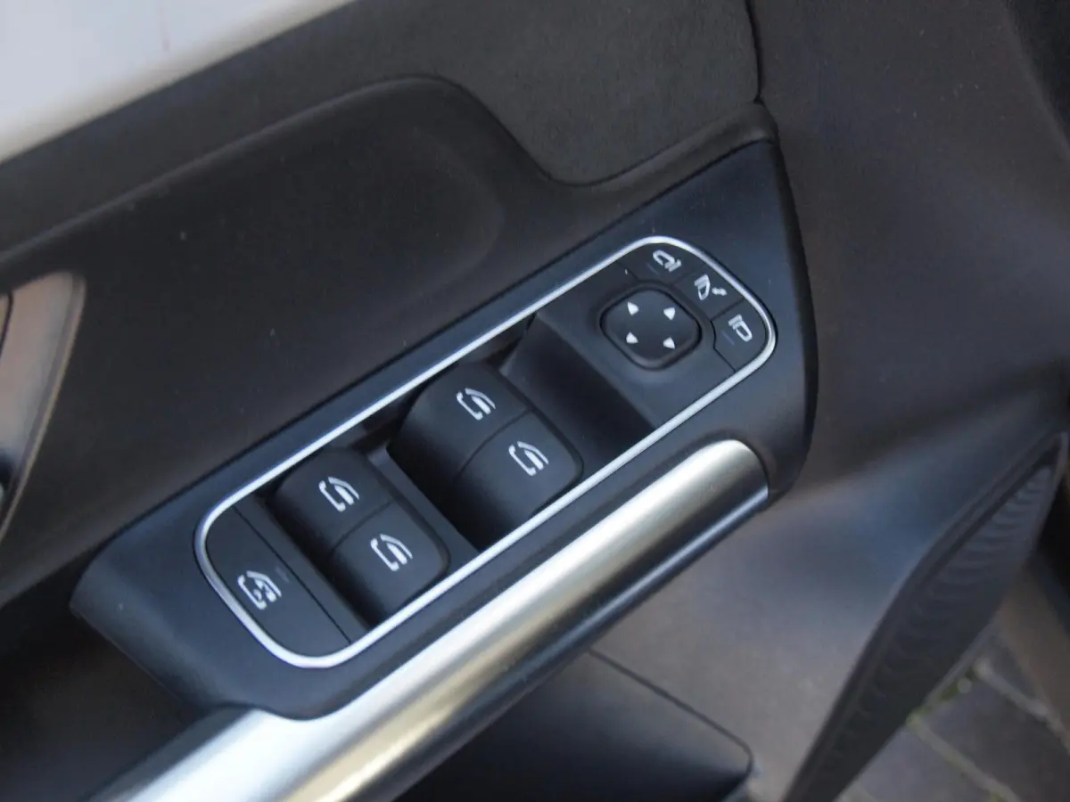 180 AMG Line | Panoramadak | Camera | Trekhaak | Sfeerverlichting | Apple Carplay | NL-Auto |
