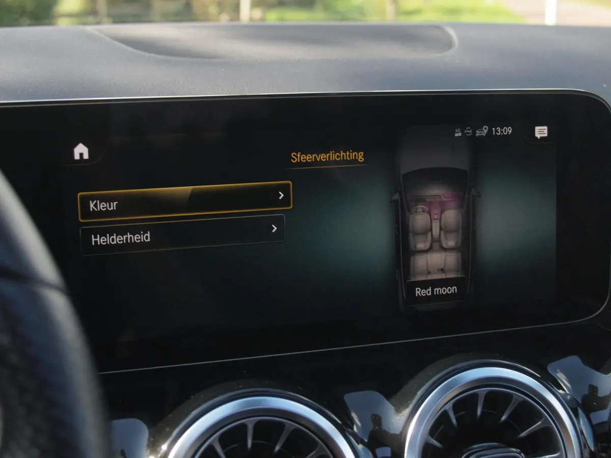 180 AMG Line | Panoramadak | Camera | Trekhaak | Sfeerverlichting | Apple Carplay | NL-Auto |