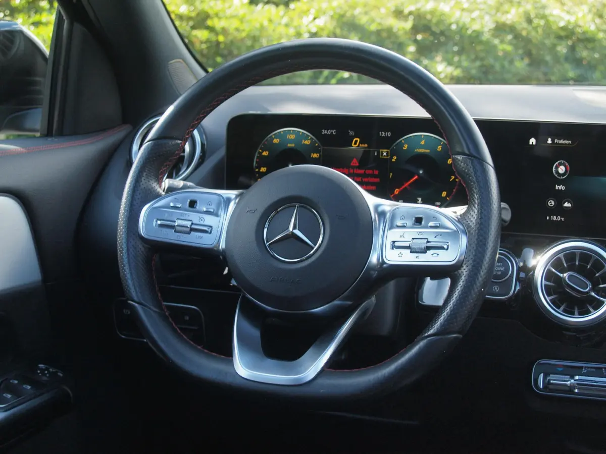 180 AMG Line | Panoramadak | Camera | Trekhaak | Sfeerverlichting | Apple Carplay | NL-Auto |