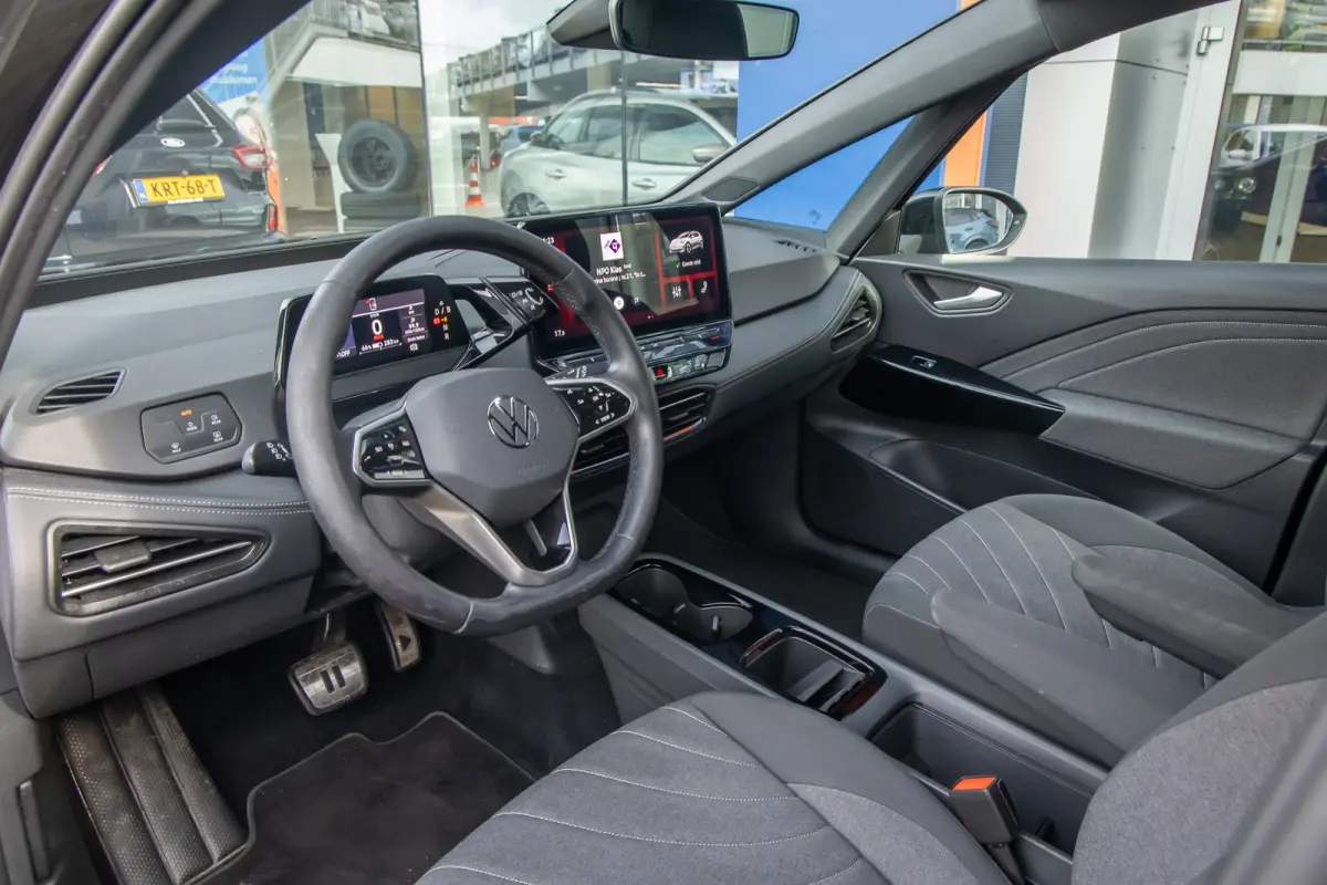 Pro 59 kWh | Apple Carplay/Android Auto | Cruise Control Adaptief | Climate | DAB | Parkeersensoren voor en achter | Airco (automatisch) | Apple Carplay/Android Auto|telefoonintegratie premi