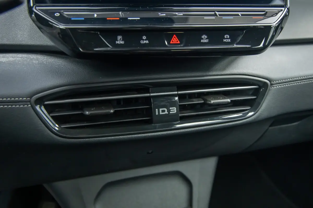 Pro 59 kWh | Apple Carplay/Android Auto | Cruise Control Adaptief | Climate | DAB | Parkeersensoren voor en achter | Airco (automatisch) | Apple Carplay/Android Auto|telefoonintegratie premi