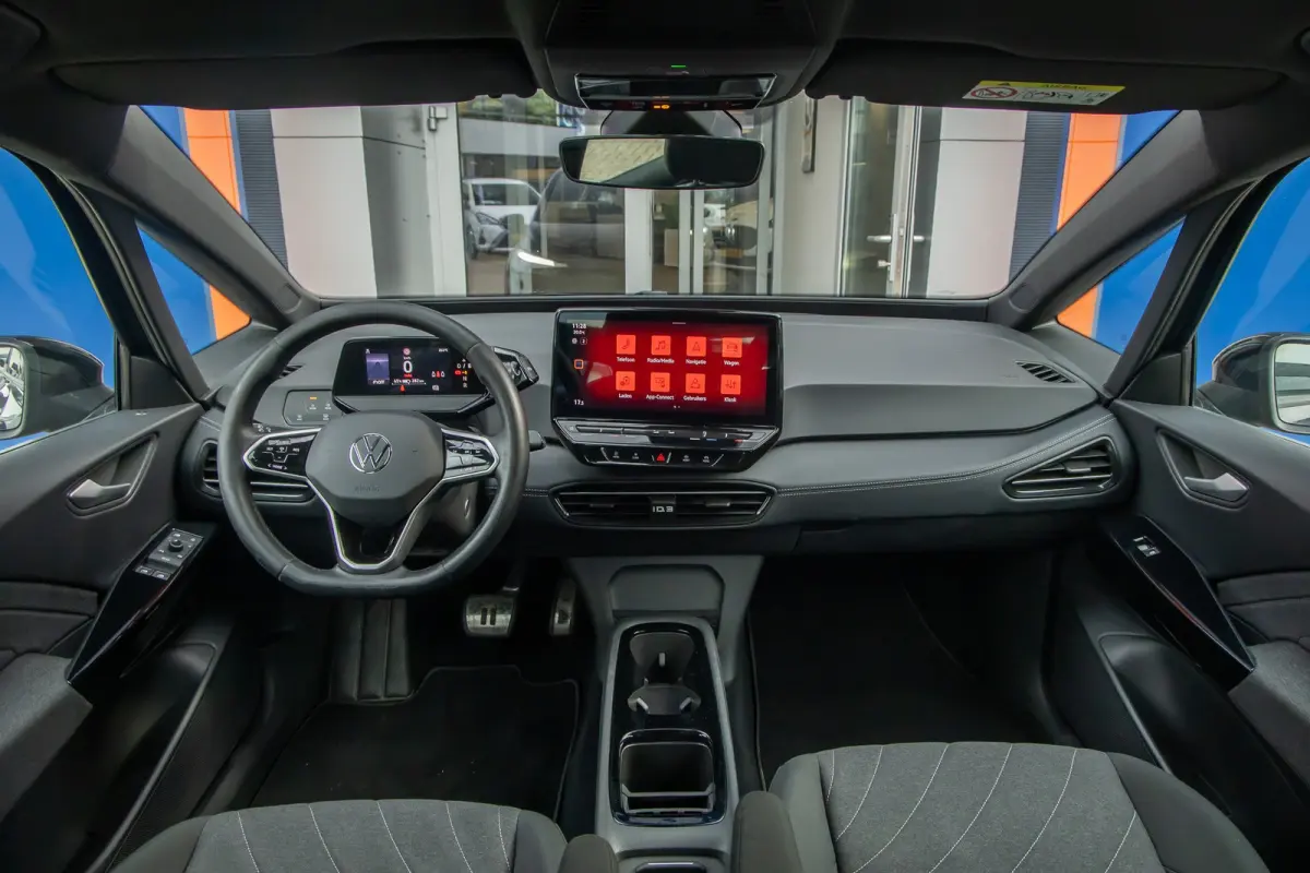 Pro 59 kWh | Apple Carplay/Android Auto | Cruise Control Adaptief | Climate | DAB | Parkeersensoren voor en achter | Airco (automatisch) | Apple Carplay/Android Auto|telefoonintegratie premi