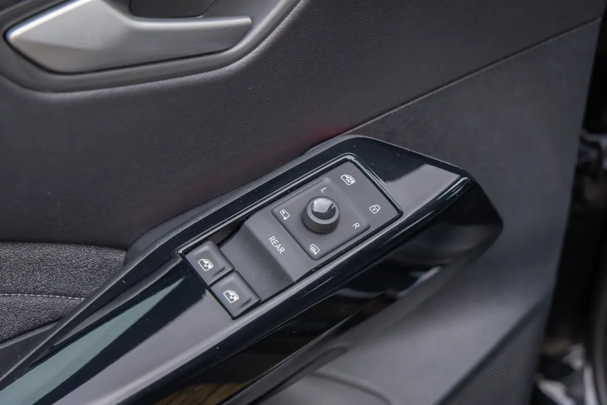 Pro 59 kWh | Apple Carplay/Android Auto | Cruise Control Adaptief | Climate | DAB | Parkeersensoren voor en achter | Airco (automatisch) | Apple Carplay/Android Auto|telefoonintegratie premi
