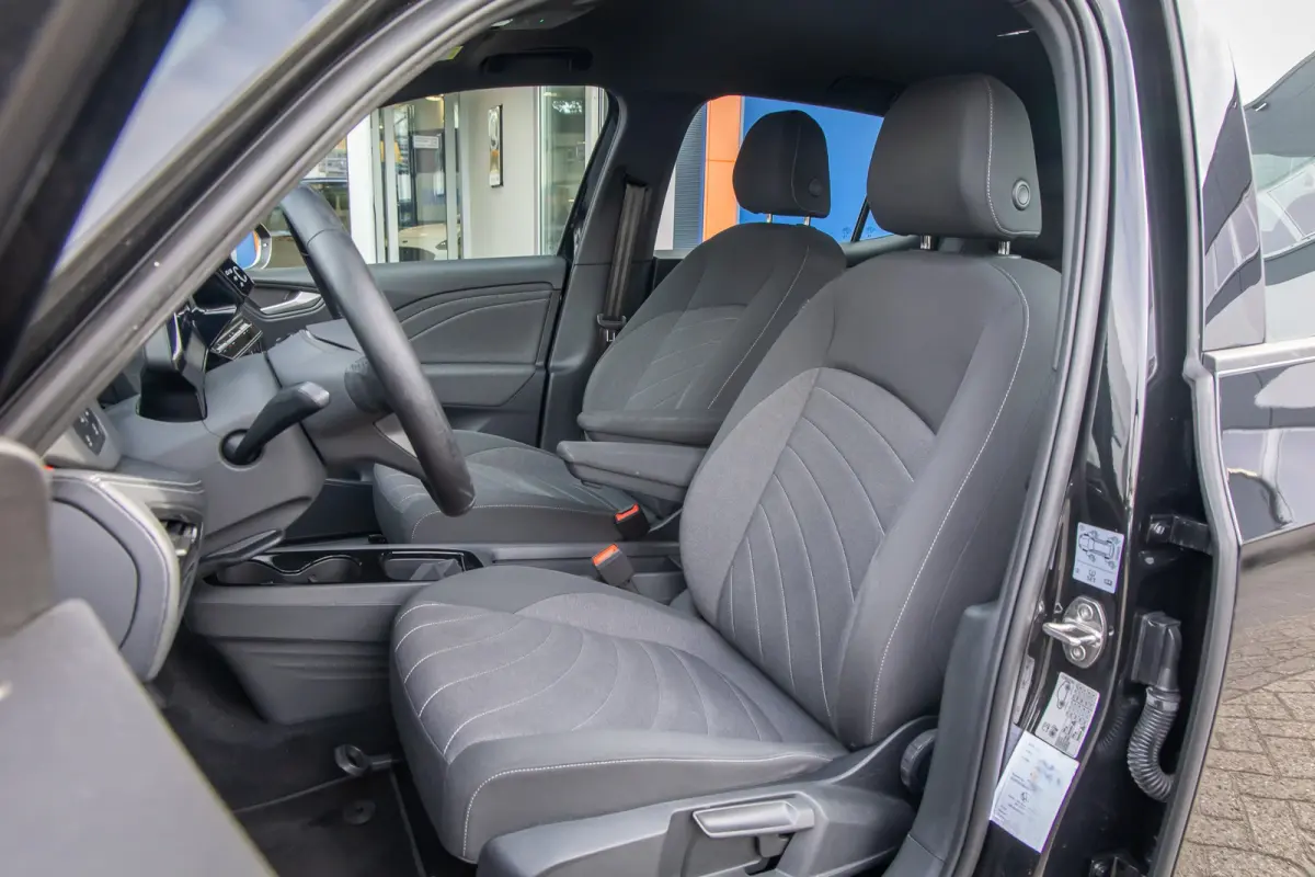 Pro 59 kWh | Apple Carplay/Android Auto | Cruise Control Adaptief | Climate | DAB | Parkeersensoren voor en achter | Airco (automatisch) | Apple Carplay/Android Auto|telefoonintegratie premi