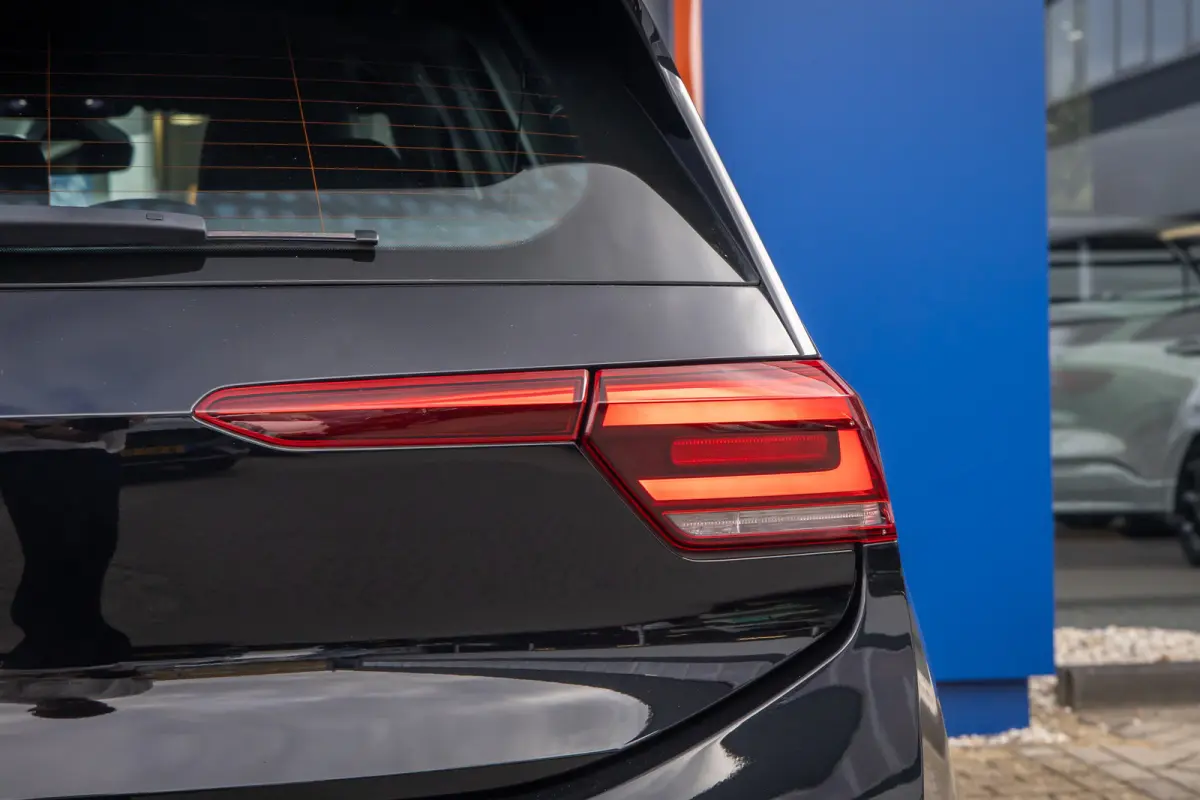 Pro 59 kWh | Apple Carplay/Android Auto | Cruise Control Adaptief | Climate | DAB | Parkeersensoren voor en achter | Airco (automatisch) | Apple Carplay/Android Auto|telefoonintegratie premi